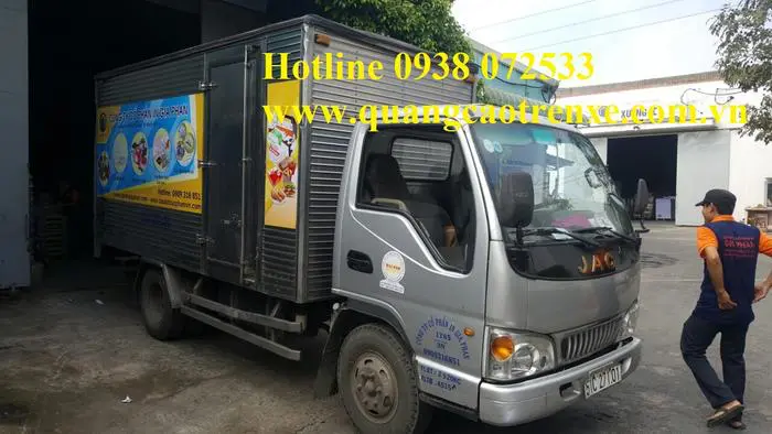 dán quảng cáo trên xe tải 