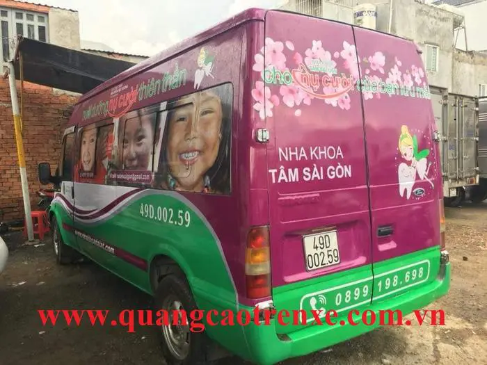 Thi công dán quảng cáo trên ô tô