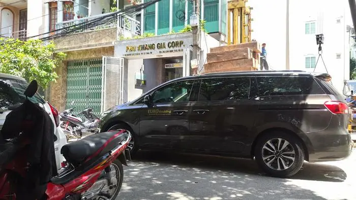 Thiết kế và thi công dán decal quảng cáo trên ô tô tại Hồ Chí Minh