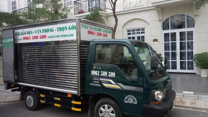 thiết kế thi công dán decal quảng cáo trên xe ô tô tại hcm