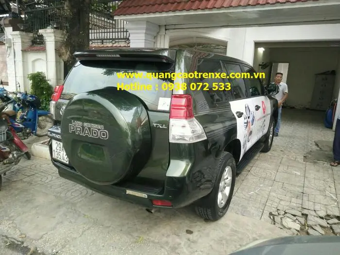 THI CÔNG DÁN QUẢNG CÁO TRÊN XE Ô TÔ TẠI HCM