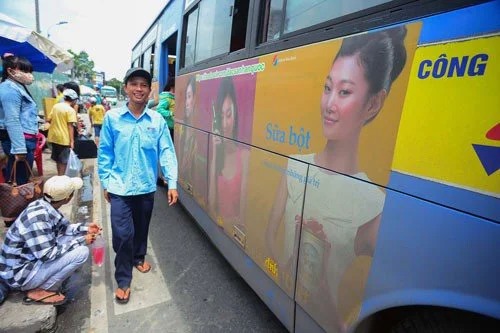 Hờ hững với quảng cáo trên xe buýt ????